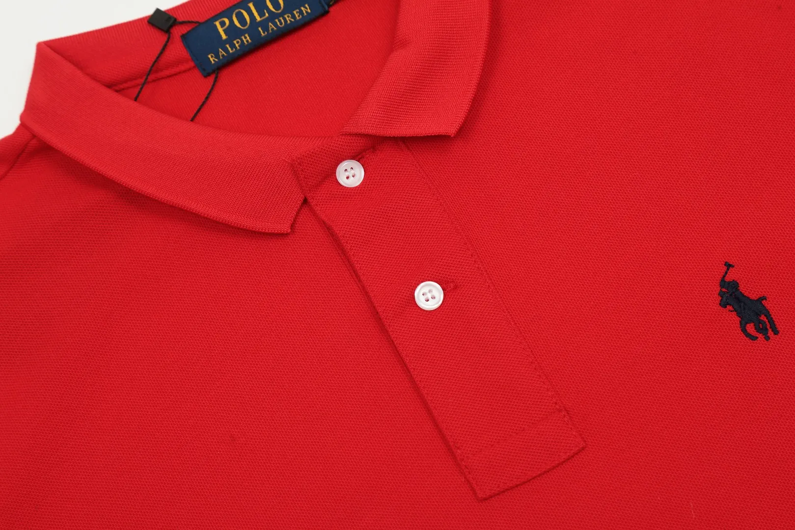 🅿️152 "Top quality" Style number: DS001# (not off the shelves all year round) [Ralph Lauren classic pony embroidered lapel POLO short sleeves] ✅Ralph Lauren Ralph Lauren classic basic versatile POLO short sleeves ✅Main supply platform live broadcast Wholesale entities will be replenished when out of stock Not removed from the shelves ✅ZP quality 1:1 version Scan the code to enter the GF website Z cabinet quality ✅Detailed quality The only one in Guangzhou Imported pique fabrics Mainly high-end, cost-effective and good quality. Needless to say, the version is restored to the original version. The maximum size can be worn up to 210 pounds. Loose, comfortable and stress-free. ✅Wear for work and life. Suitable for various occasions. A must-have recommendation for couples. Size: